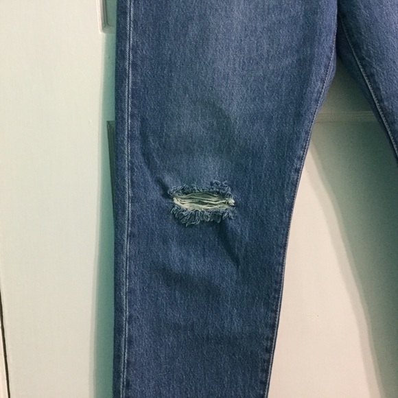 Levi's Wedgie Icon Fit Medium Distressed Jean - Picture 9 of 12